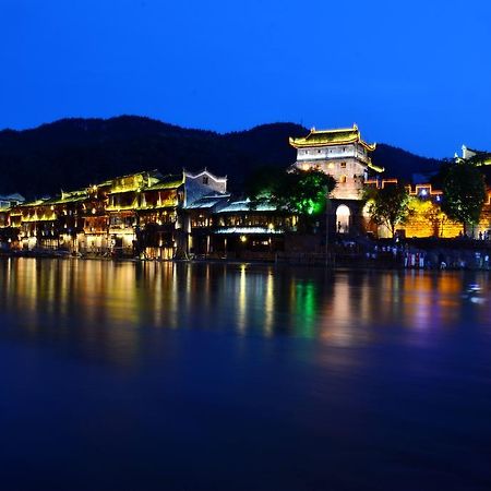 Fenghuang Slowly Time Inn Екстериор снимка