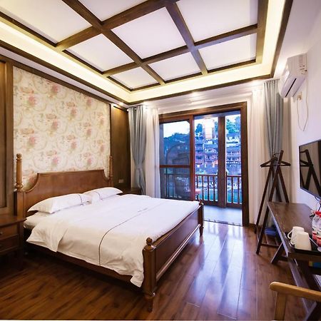 Fenghuang Slowly Time Inn Екстериор снимка