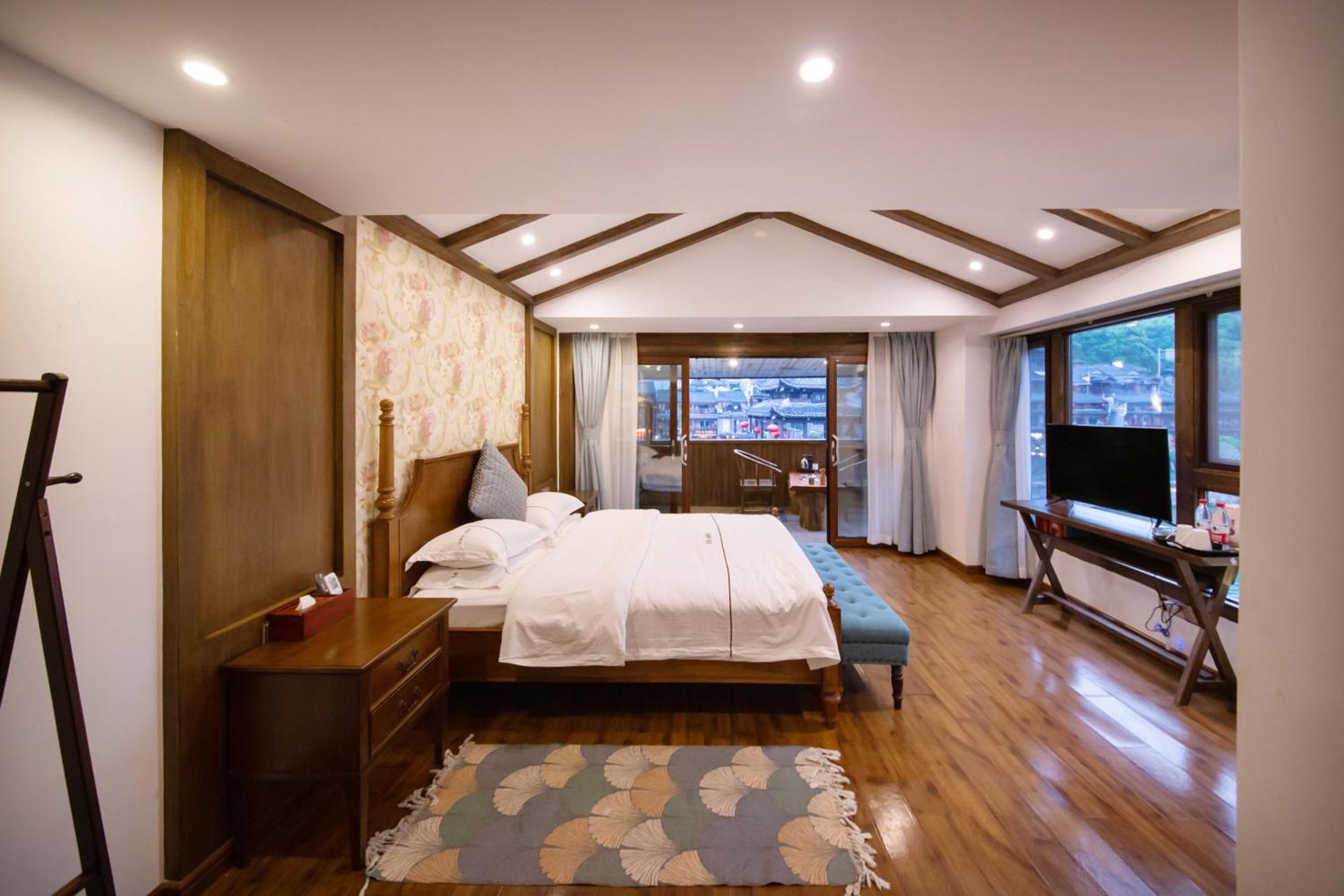 Fenghuang Slowly Time Inn Екстериор снимка