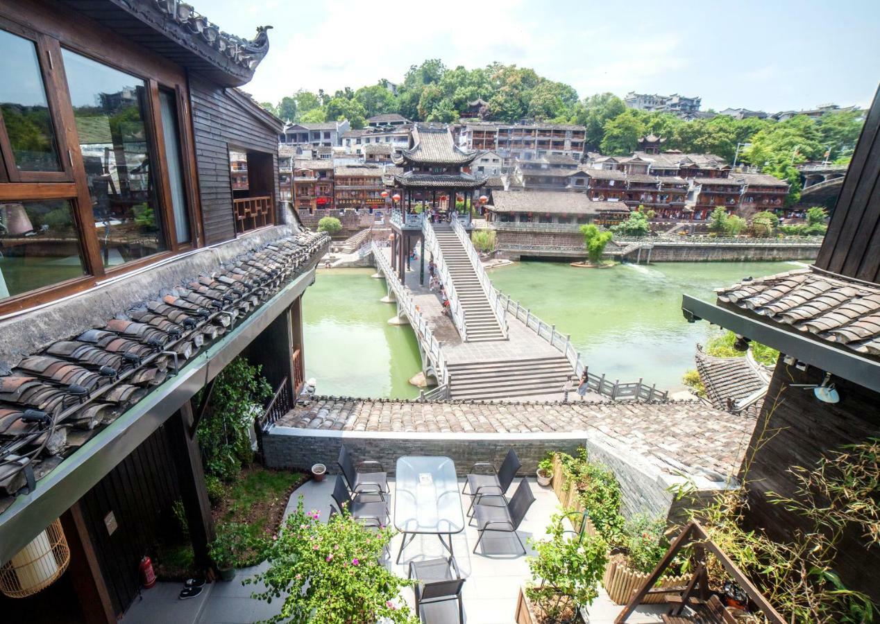Fenghuang Slowly Time Inn Екстериор снимка