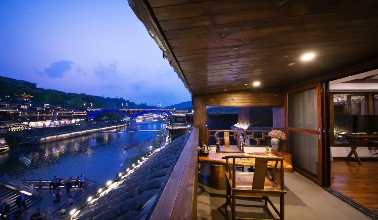 Fenghuang Slowly Time Inn Екстериор снимка