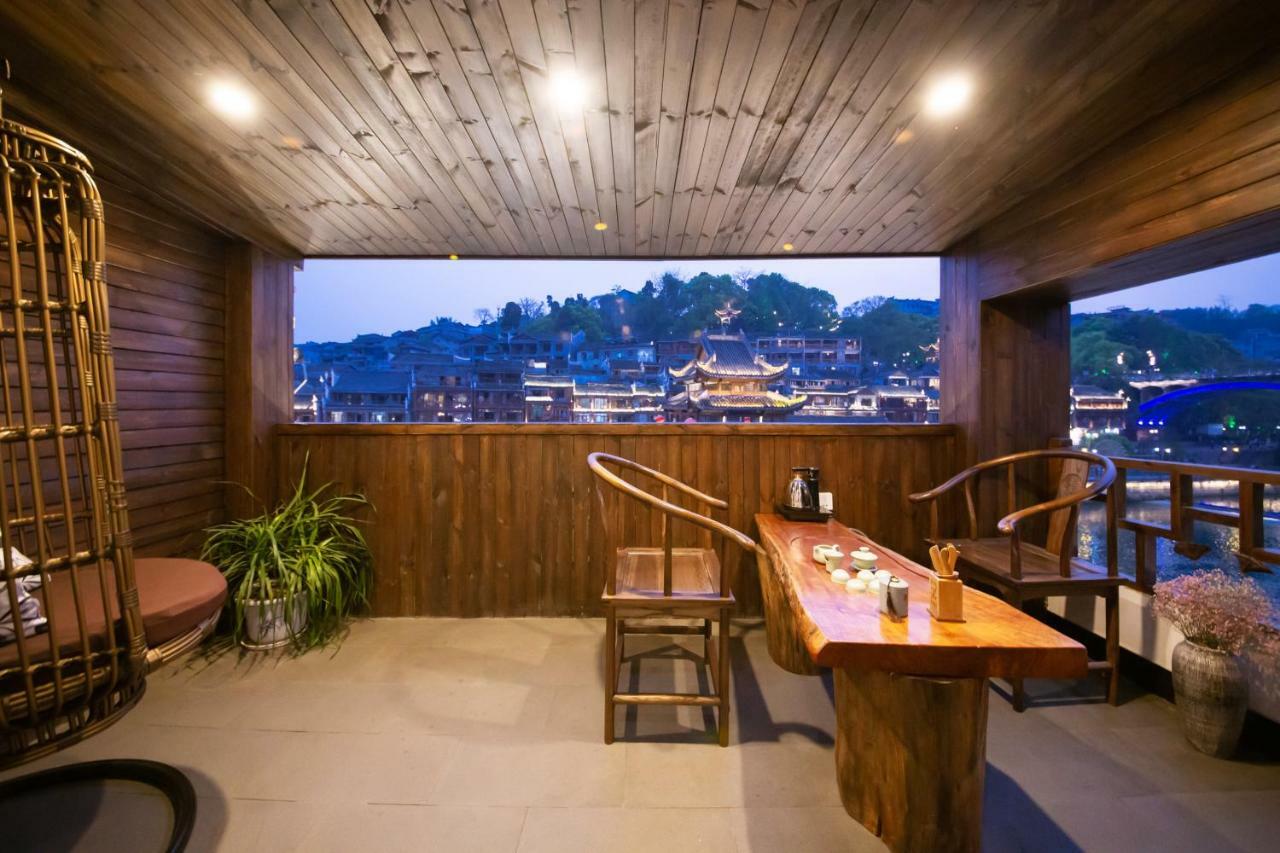 Fenghuang Slowly Time Inn Екстериор снимка