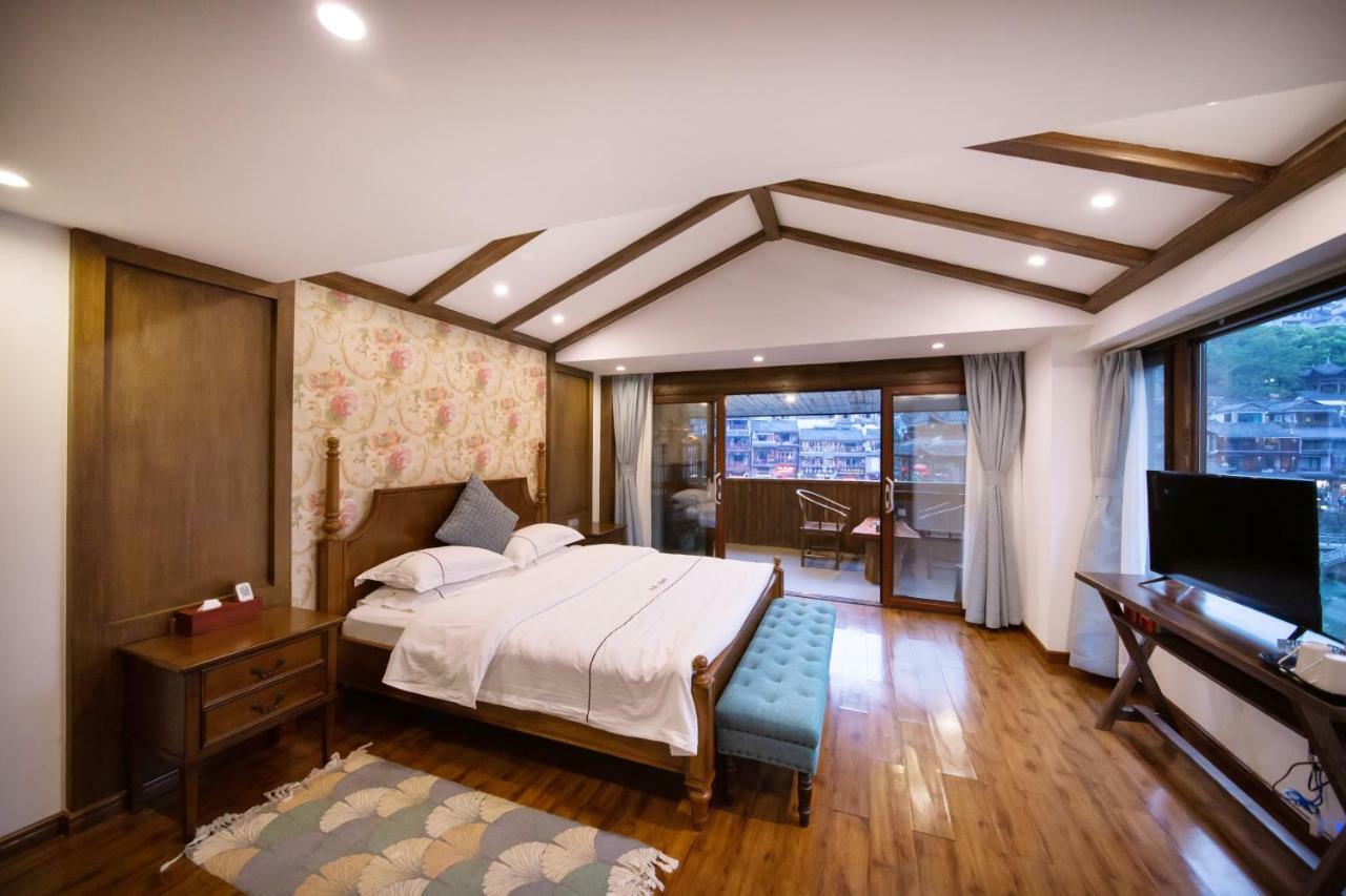 Fenghuang Slowly Time Inn Екстериор снимка