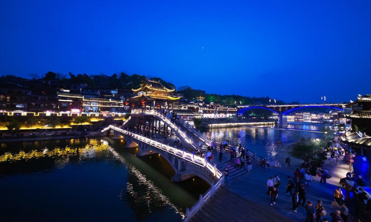 Fenghuang Slowly Time Inn Екстериор снимка