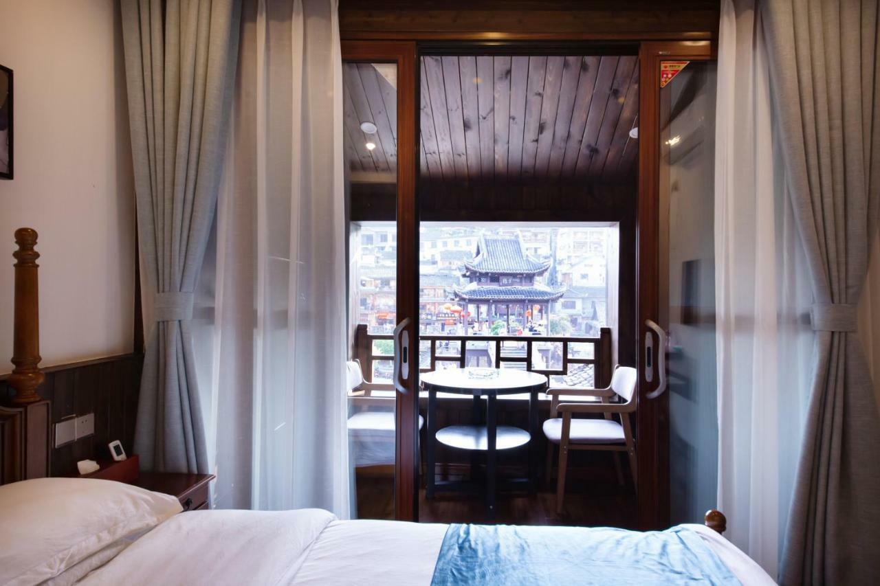 Fenghuang Slowly Time Inn Екстериор снимка