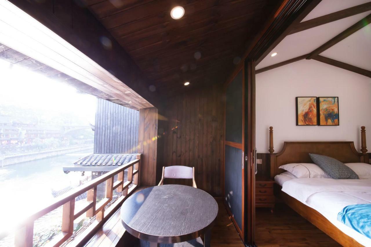 Fenghuang Slowly Time Inn Екстериор снимка