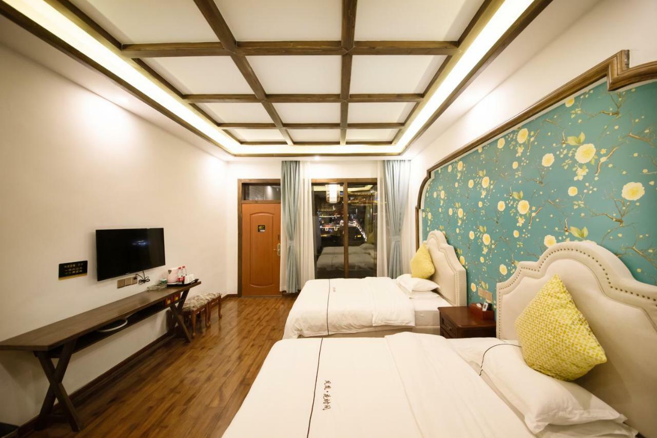 Fenghuang Slowly Time Inn Екстериор снимка
