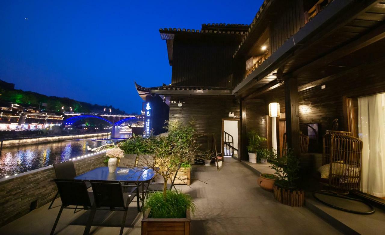Fenghuang Slowly Time Inn Екстериор снимка