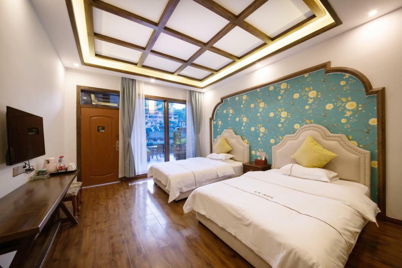 Fenghuang Slowly Time Inn Екстериор снимка