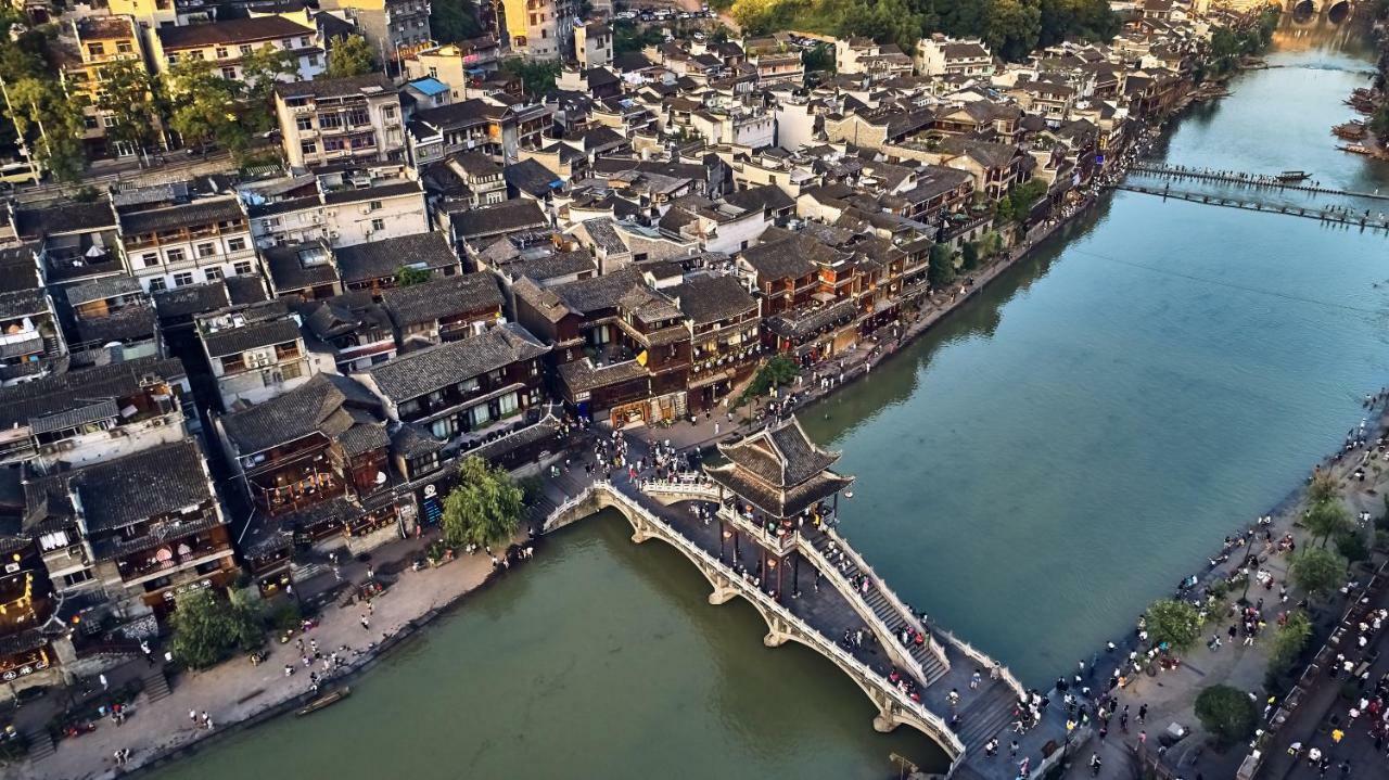 Fenghuang Slowly Time Inn Екстериор снимка