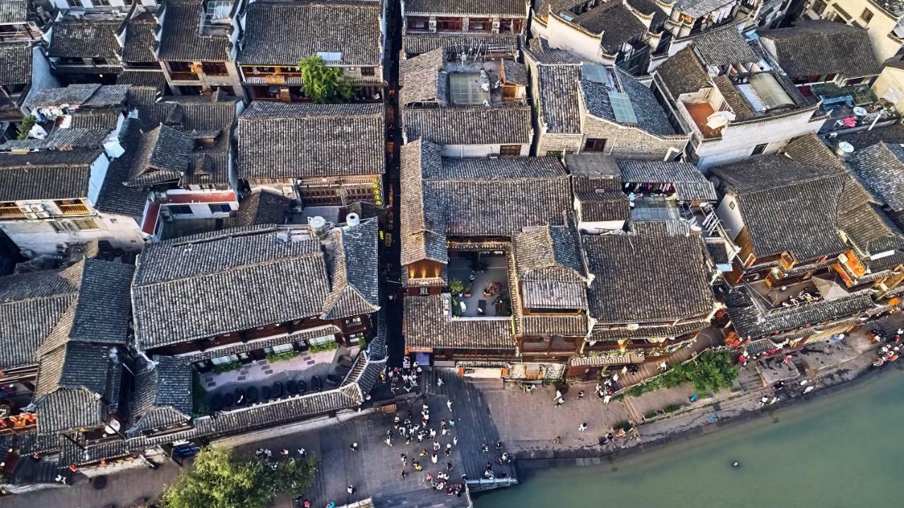 Fenghuang Slowly Time Inn Екстериор снимка