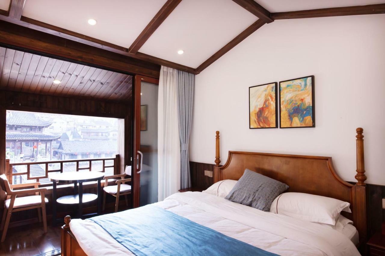 Fenghuang Slowly Time Inn Екстериор снимка