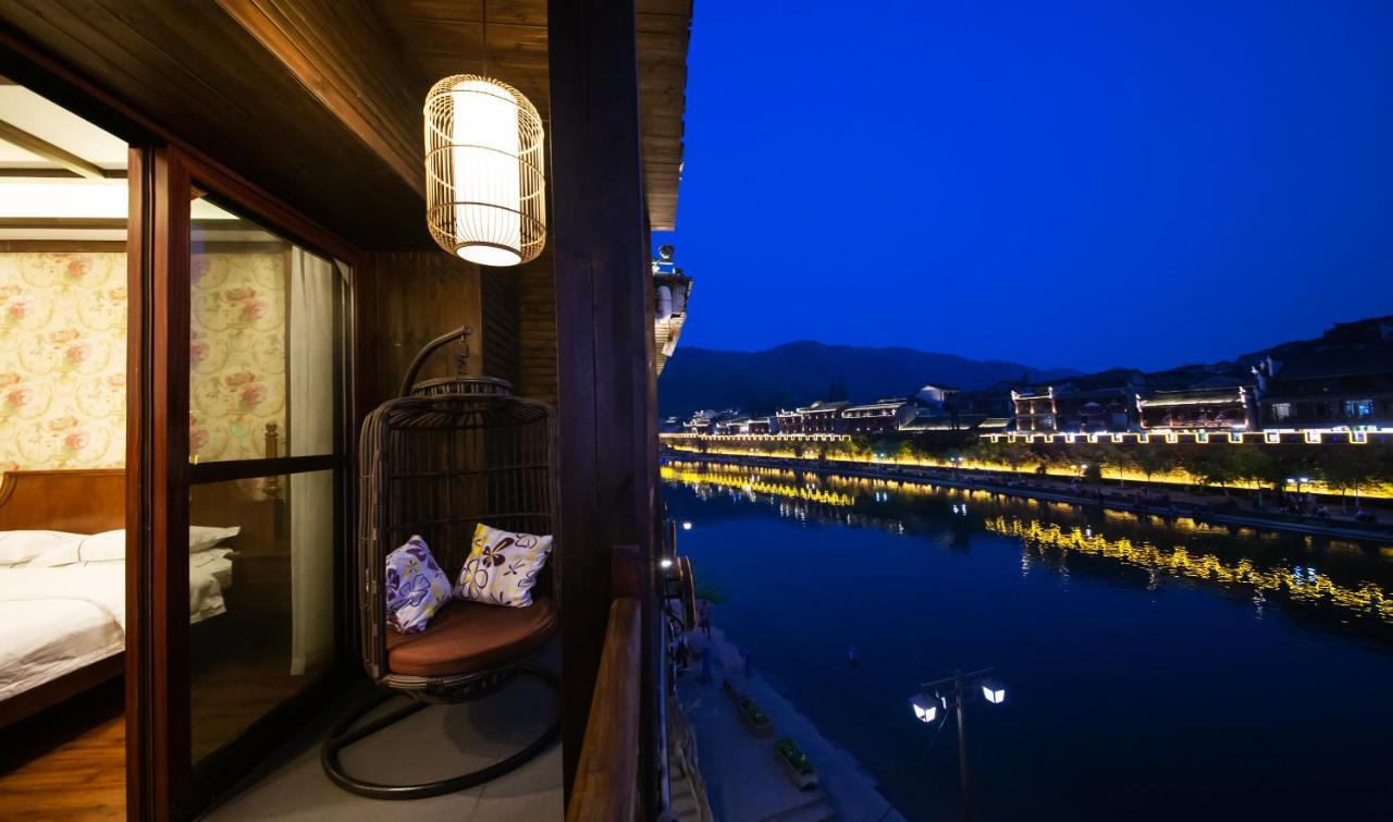 Fenghuang Slowly Time Inn Екстериор снимка